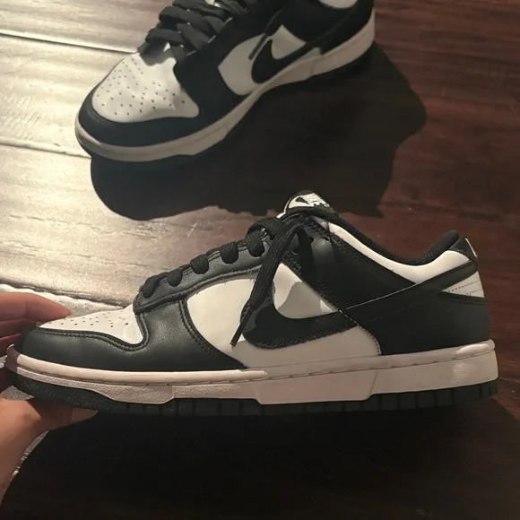 Nike Panda Dunks - Picture 2 of 10